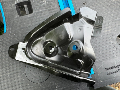VOLVO XC40 PANEL BRACKET NEW GENUINE 31462356