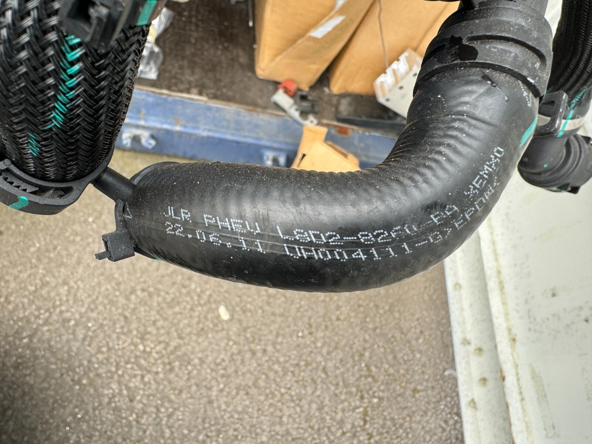 LAND ROVER DISCOVERY SPORT L550 1.5 P300e Hybrid 4x4 Hoses L8D2-8260-BA 2022