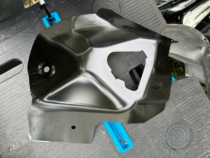 VOLVO XC40 O/S RIGHT TAILIGHT PANEL BRACKET NEW GENUINE 31675588