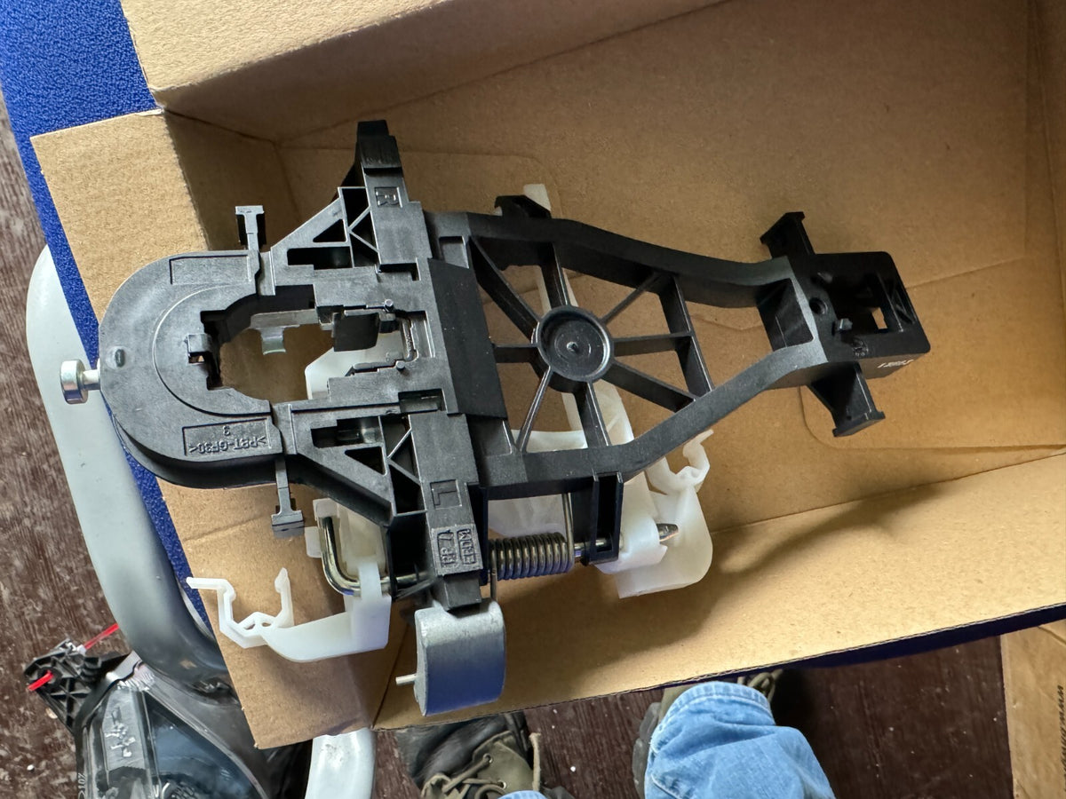 Rel Dudukan Pintu Geser Kiri VW TRANSPORTER T5 7E0843351C BARU GENUINE
