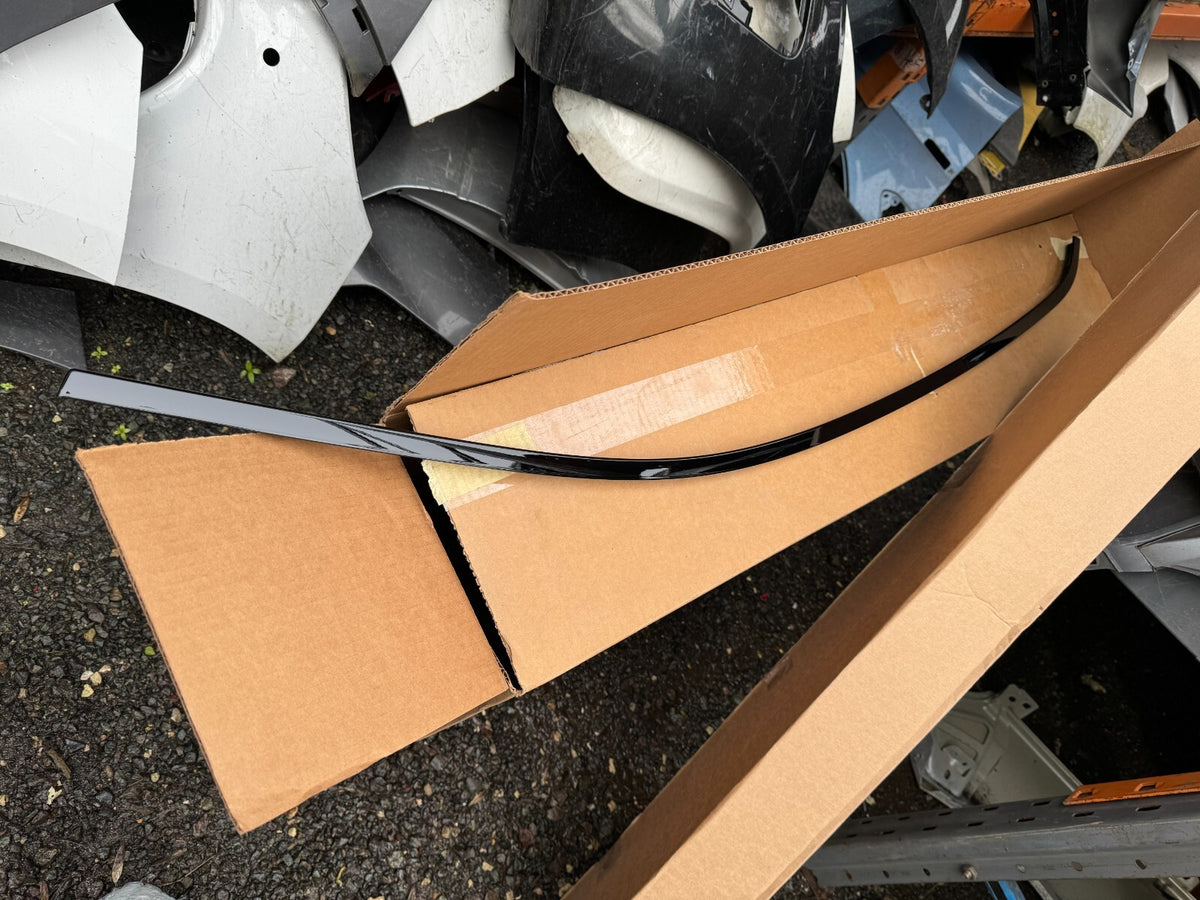 LR RR VELAR L560 Front Left Door Upper Moulding Strip LR058480 NEW GENUINE