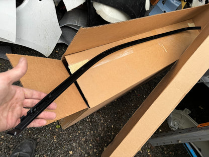 LR RR VELAR L560 Front Left Door Upper Moulding Strip LR058480 NEW GENUINE