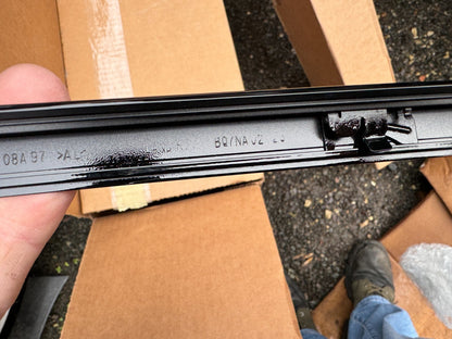 LR RR VELAR L560 Front Left Door Upper Moulding Strip LR058480 NEW GENUINE