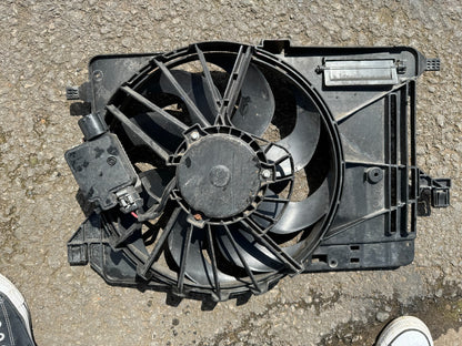 2016 FORD FOCUS MK3 1.6TDCI T1DB RADIATOR FAN 8V618C607ED