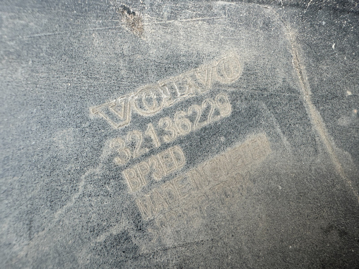 VOLVO V90 B4 B5 INSCRIPTION 2021 încoace PRELUNGIRE SPOILER BARA FATA DETERIORATĂ