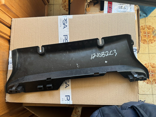 LAND ROVER M8A2 COVER PELINDUNG UNTUK SKIRT BUMPER BELAKANG M8A2-17F846