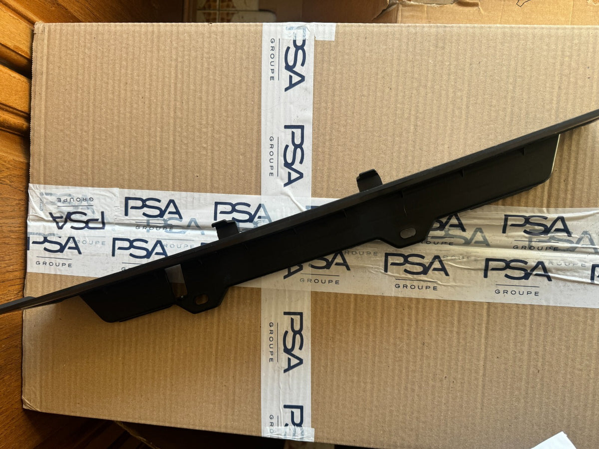 GENUINE LAND ROVER RANGE ROVER VELAR DEFLEKTOR UDARA GRILL DEPAN LR152433