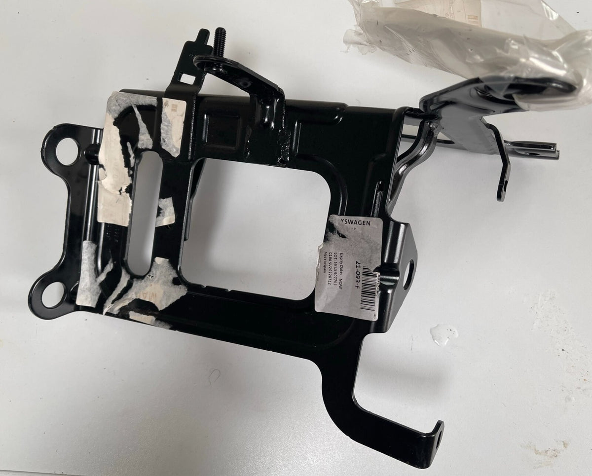 VOLKSWAGEN PASSAT B8 3G Cooler Radiator Bracket 3Q0121093F NEW GENUINE