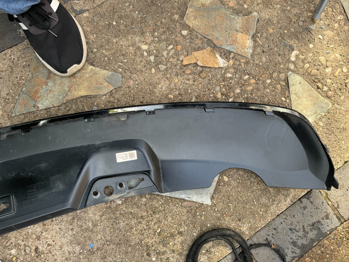 Tấm líp cản sau chính hãng Volvo XC40, C40 2018 đến 2024 32273900 (2 có sẵn)