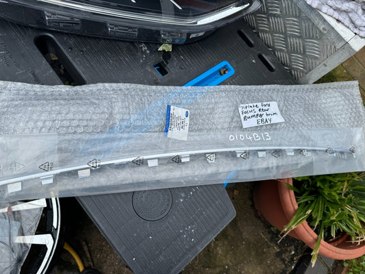 Nẹp mạ chrome cản sau Ford Focus chính hãng mới 2019 2 344 780