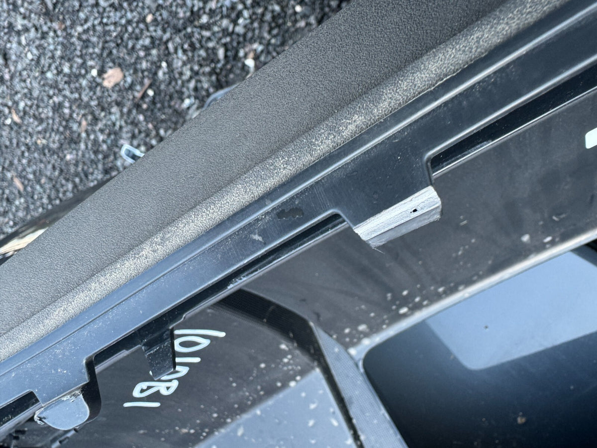 AUDI Q3 SPORTBACK S-LINE 2020 ke atas bumper belakang bagian bawah original 83F807521 ADA KERUSAKAN