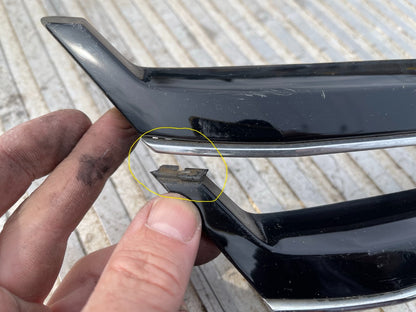 Chrome Component of Genuine Volkswagen Tourareg Grille 7P6853651A
