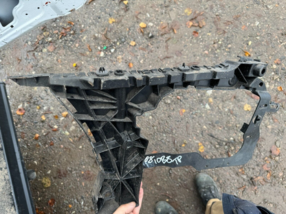 VOLVO S90 BREKET BUMPER BELAKANG KANAN 31425064