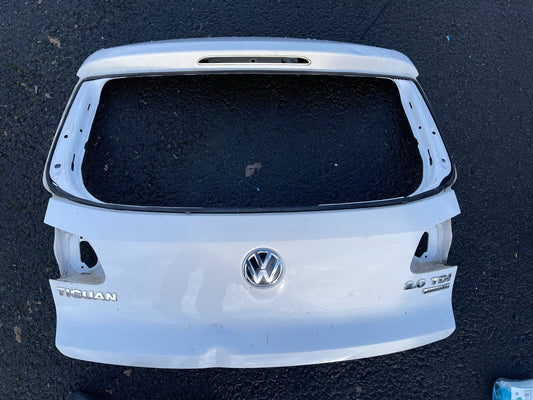 EREDETI VOLKSWAGEN TIGUAN CSOMAGTÉRAJTÓ 5N082717