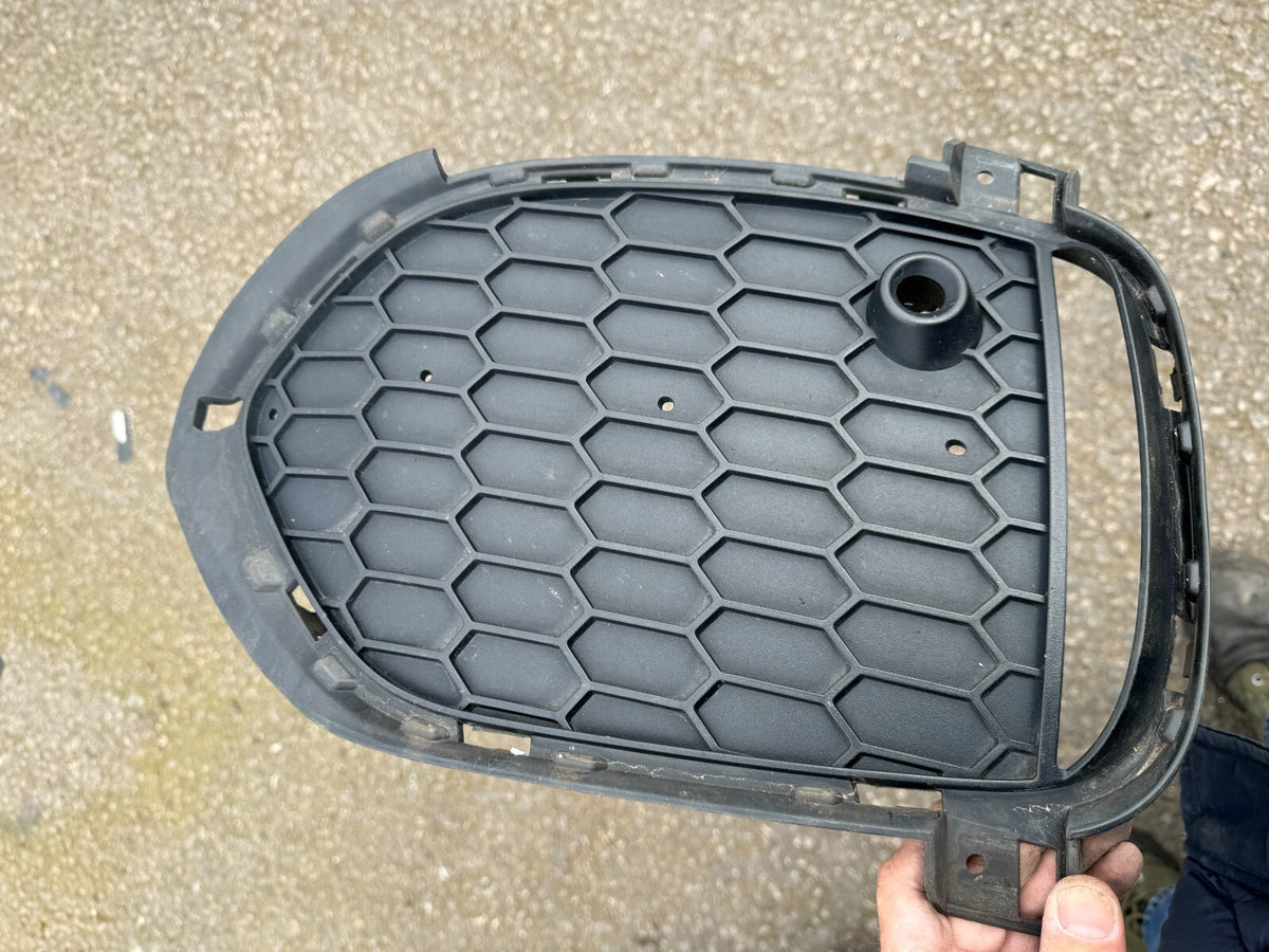 ตะแกรงล่างกันชนหน้า ด้านซ้าย O/S BMW X5 M F15 2015 5111805685 แท้