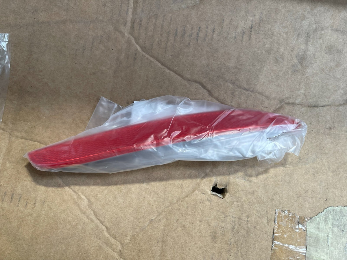 GENUINE BMW X1 E84 + M Sport Reflektor Bumper Belakang - Kanan 63142990864