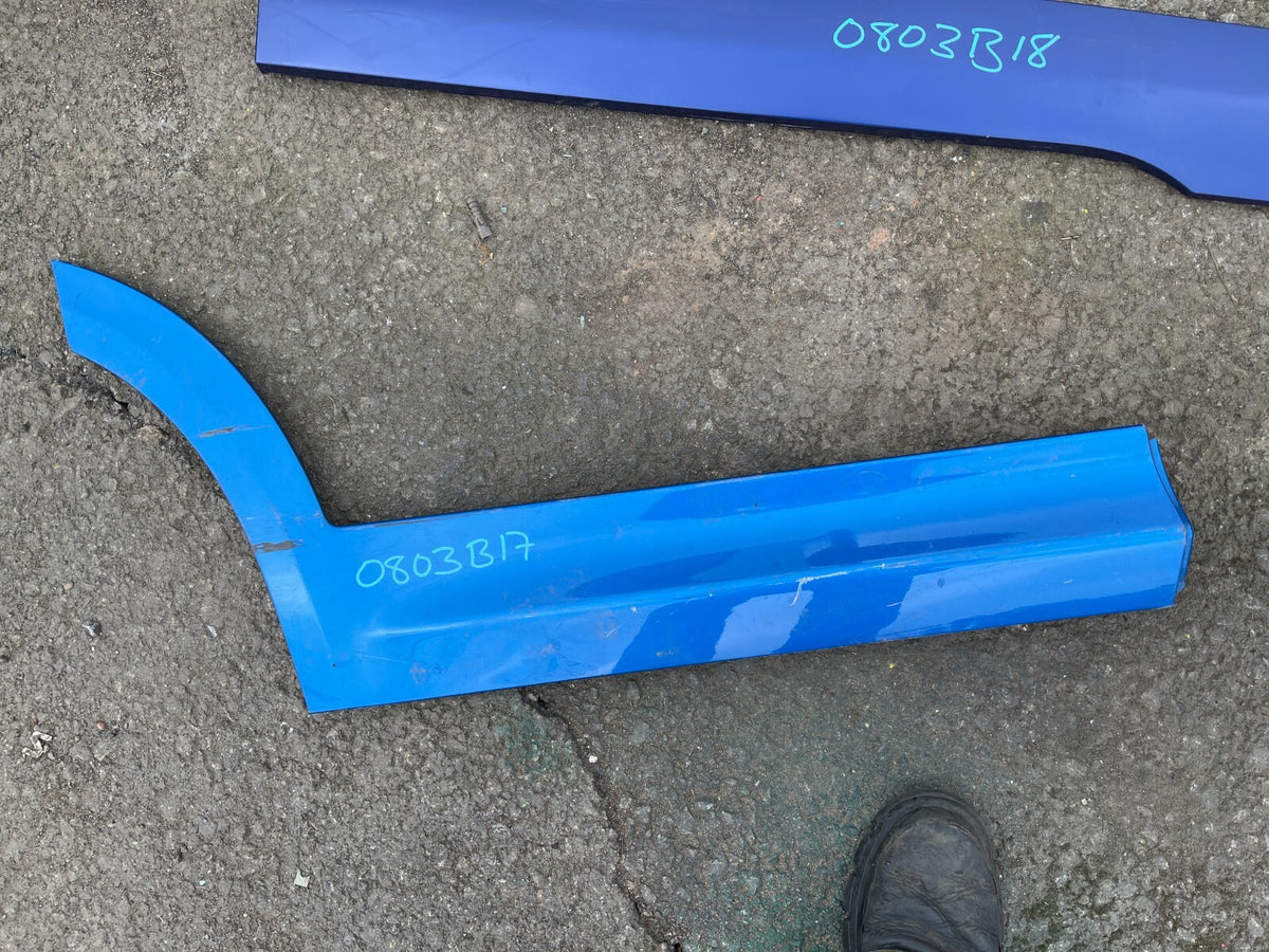 2021 fiat 500x sport right rear wheel arch trim 735696681 scratched and scuffed