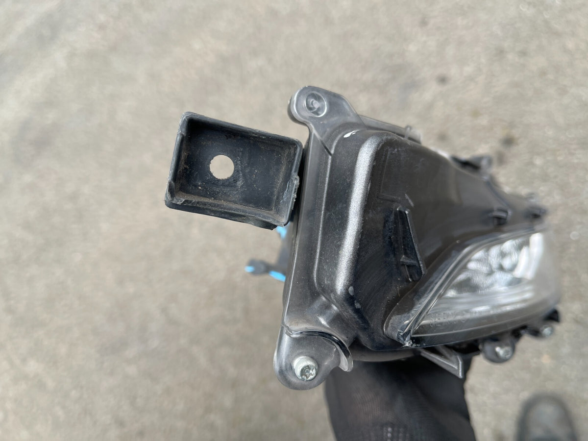 Lampu kabut bumper depan Lexus RX 450H 2021 MDE1335444L CRR15367 KAKI-KAKI RUSAK