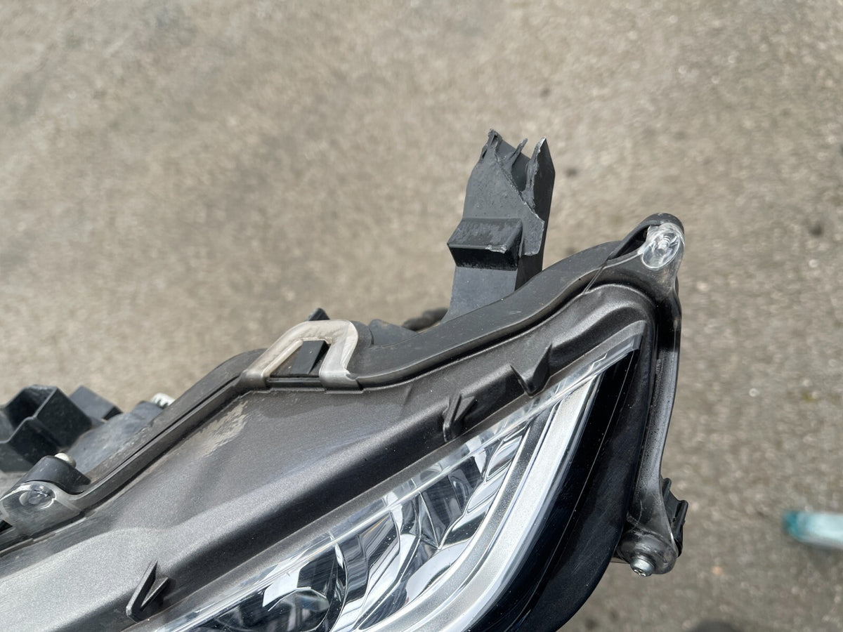 Lampu kabut bumper depan Lexus RX 450H 2021 MDE1335444L CRR15367 KAKI-KAKI RUSAK