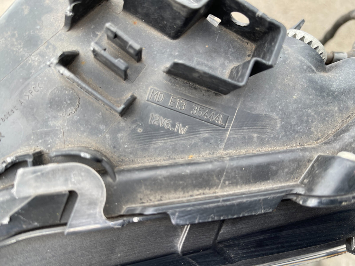 Lampu kabut bumper depan Lexus RX 450H 2021 MDE1335444L CRR15367 KAKI-KAKI RUSAK