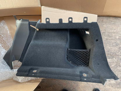 RANGE ROVER EVOQUE L551 PANEL COVER TRIM AKSES QUARTER BAGASI KANAN BELAKANG