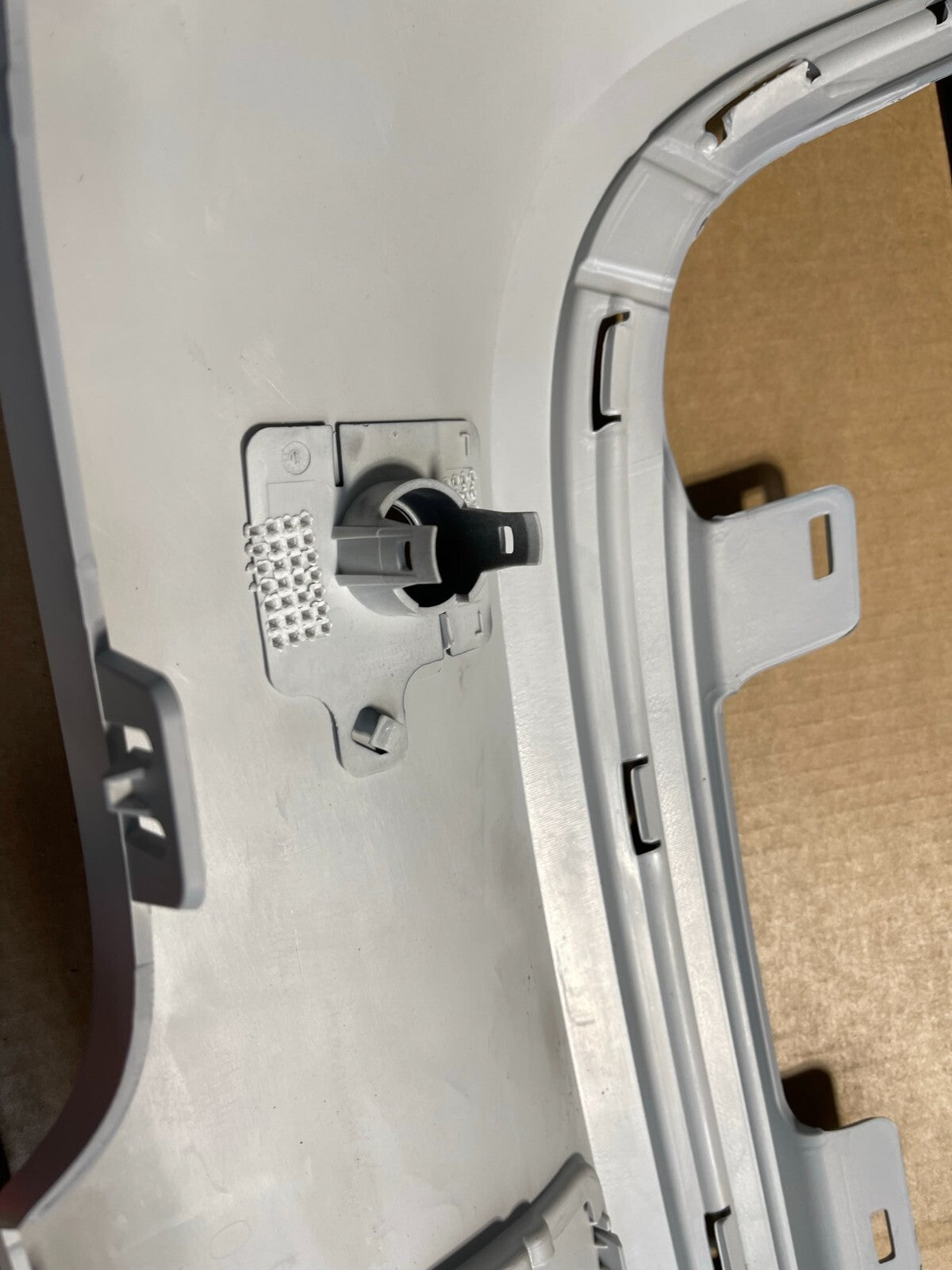 BMW X1 E84 VALANCE BAWAH BUMPER BELAKANG M SPORT PUTIH P/N: 8038049