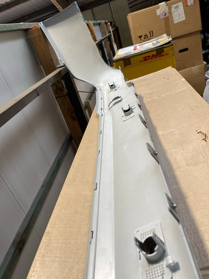 BMW X1 E84 VALANCE BAWAH BUMPER BELAKANG M SPORT PUTIH P/N: 8038049