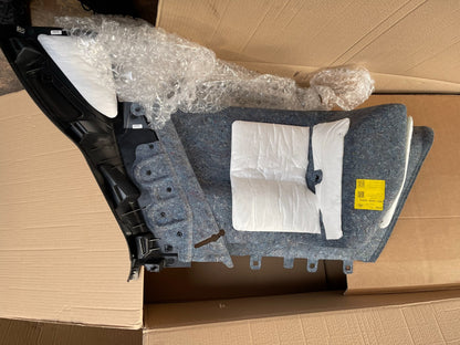 RANGE ROVER EVOQUE L551 PANEL COVER TRIM AKSES QUARTER BAGASI KANAN BELAKANG