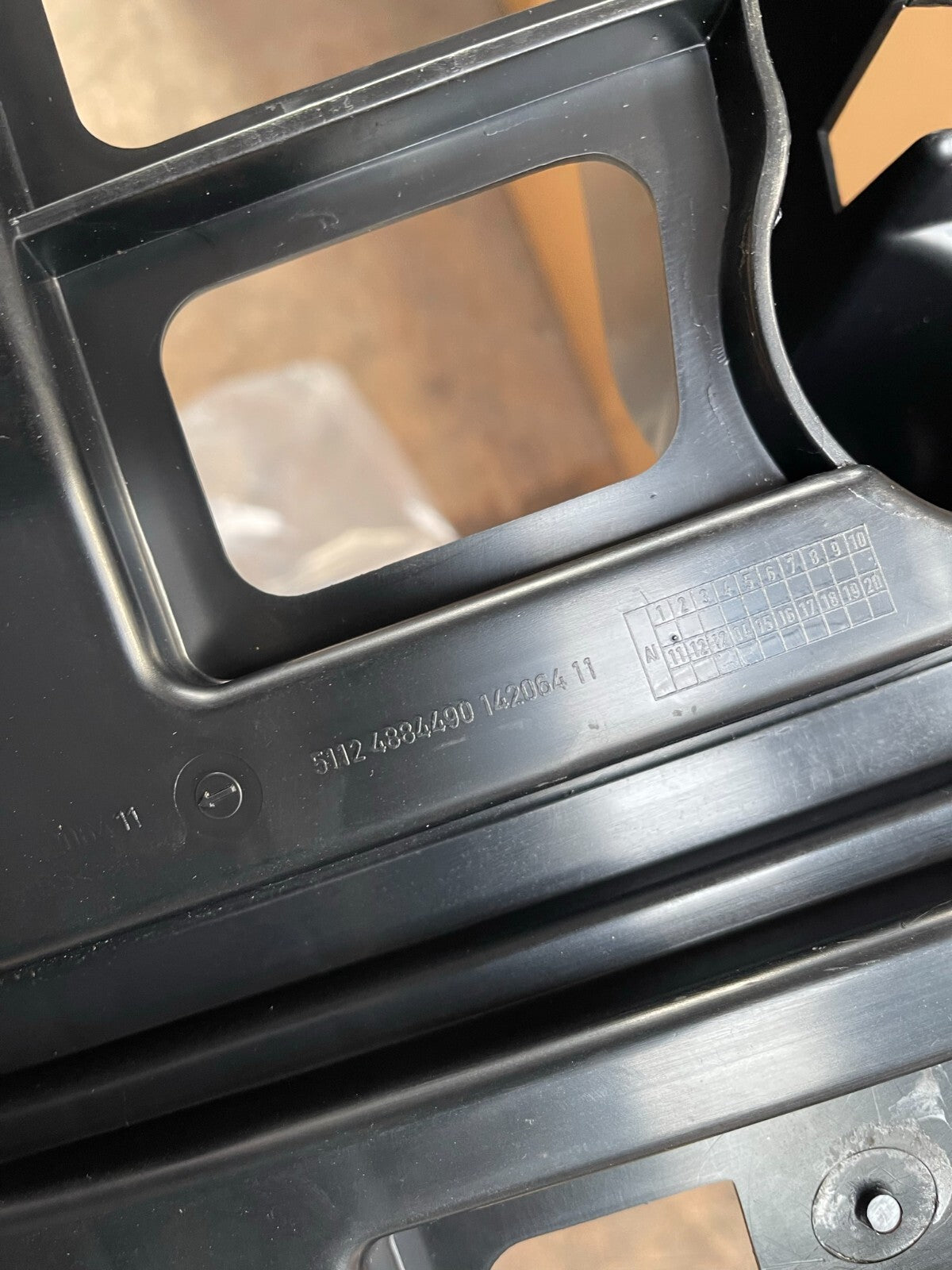 MỚI BMW X1 E84 CAO SU ĐỠ SƯỜN CẢN SAU BÊN PHẢI 51122991780 CHÍNH HÃNG