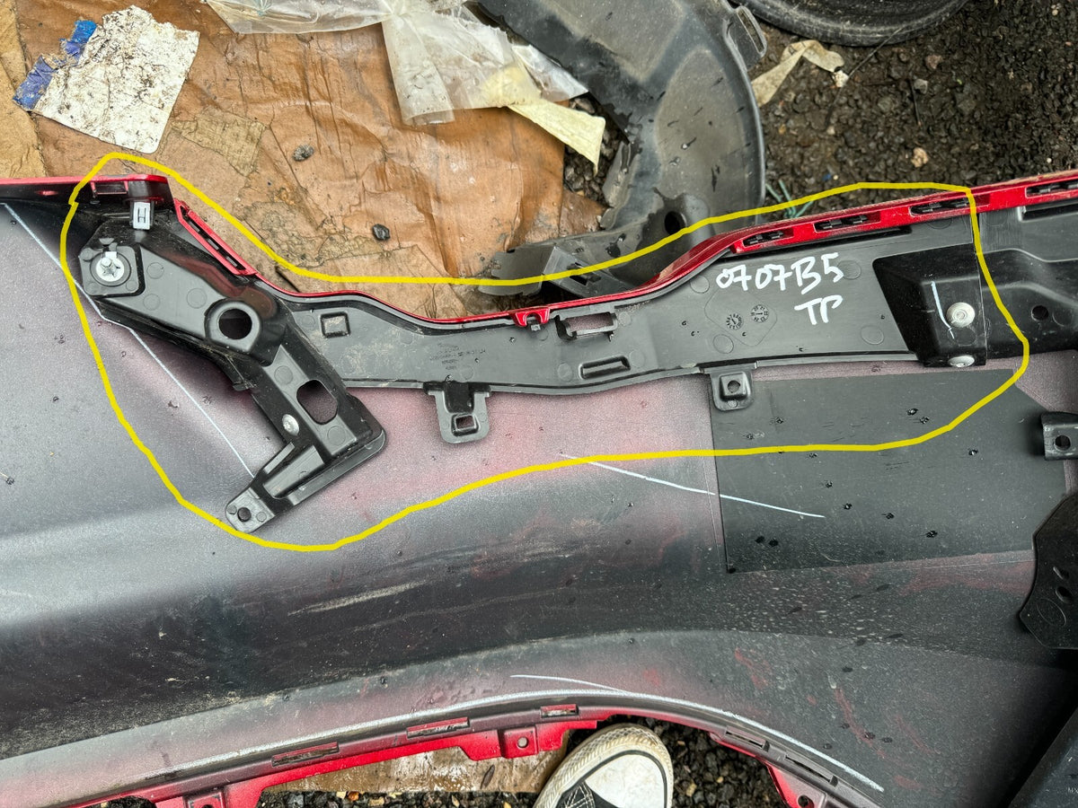 2022 Jaguar F-Type P450 後保桿支架 左內側 mx5317a882ac