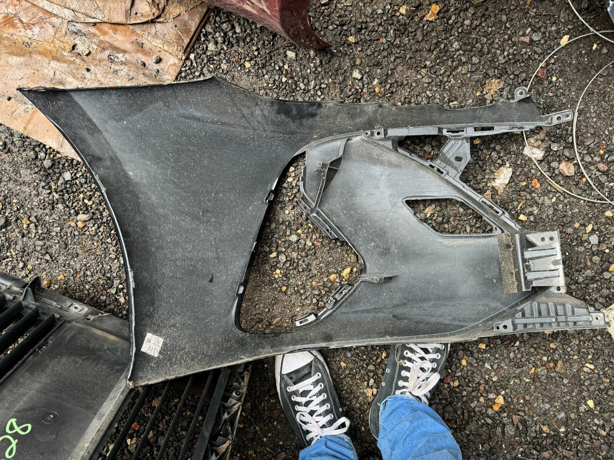 GENUINE TOYOTA PRIUS MK4 15-2019 FRONT LEFT PASSENGER SIDE BUMPER CORNER
