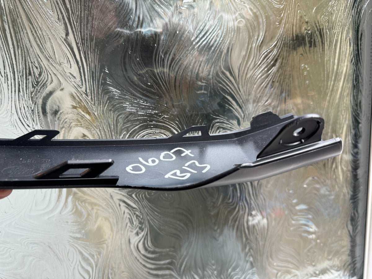 RANGE ROVER EVOQUE ORIGINAL L551 TRIM KANAN BUMPER DEPAN O/S K8D217E784AB 2018 KE ATAS