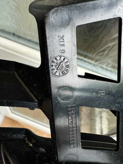 Bát đỡ ba đờ sốc Škoda Superb Mk3 Mới Chính Hãng 3v0807724
