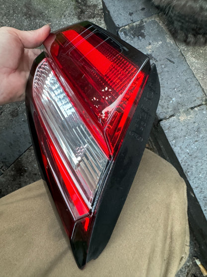 FORD FIESTA LAMPU BAGASI DALAM BELAKANG KIRI N1BB-13A603-AA 2022-2024