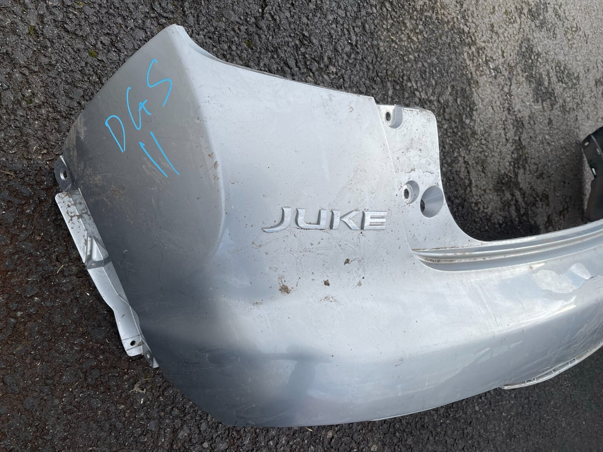 2018 NISSAN JUKE Mk1 5 Pintu Hatchback Bumper Belakang Merah Komplit