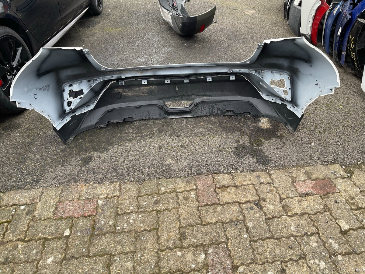 23116 3C13 2016-2017 TOYOTA CHR CH-R กันชนหลัง สีขาว 52453-F4010