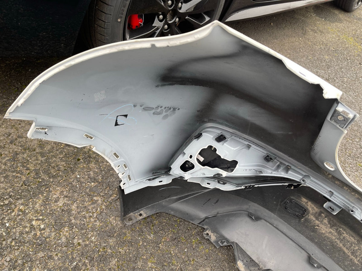 23116 3C13 2016-2017 TOYOTA CHR CH-R กันชนหลัง สีขาว 52453-F4010