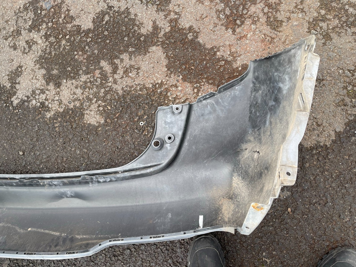 2018 NISSAN JUKE Mk1 5 Pintu Hatchback Bumper Belakang Merah Komplit