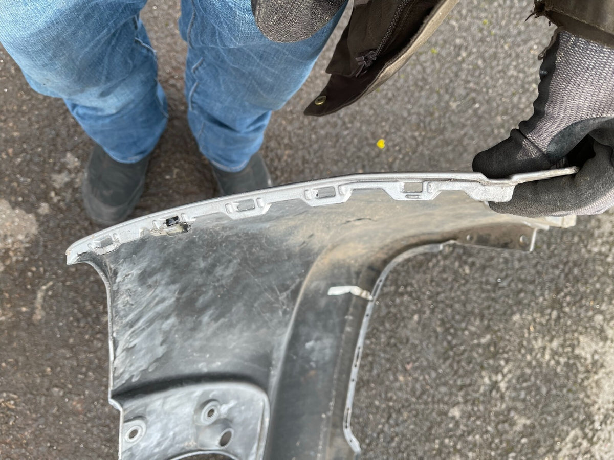 2018 NISSAN JUKE Mk1 5 Pintu Hatchback Bumper Belakang Merah Komplit