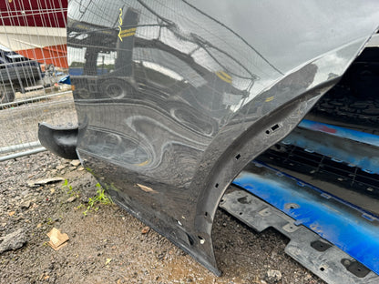 LAND ROVER DISCOVERY 5 / REAR LEFT DOOR (NEEDS RESPRAY AND REPAIR)