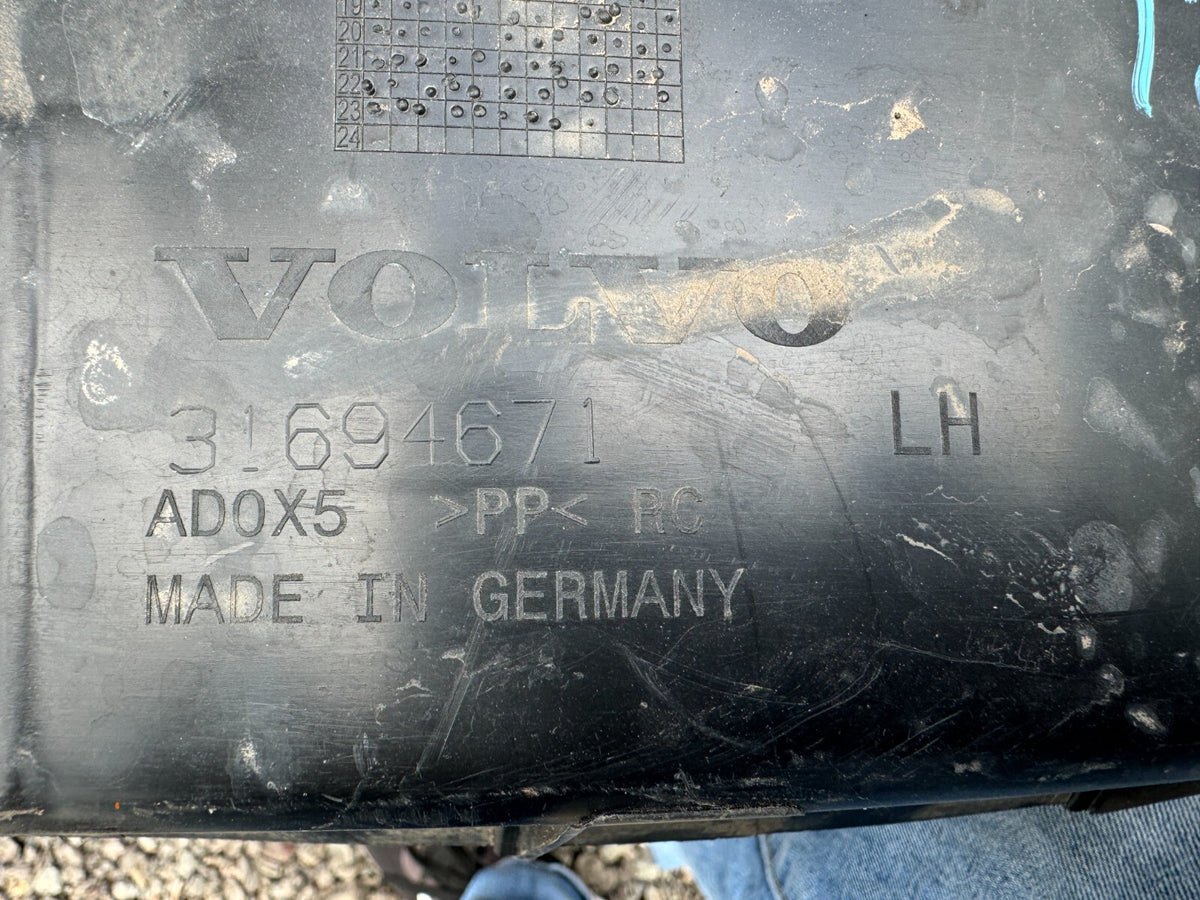 Original Volvo V90 2016-2021 Wheel Arch Liner Splash Guard Front Left 31694671