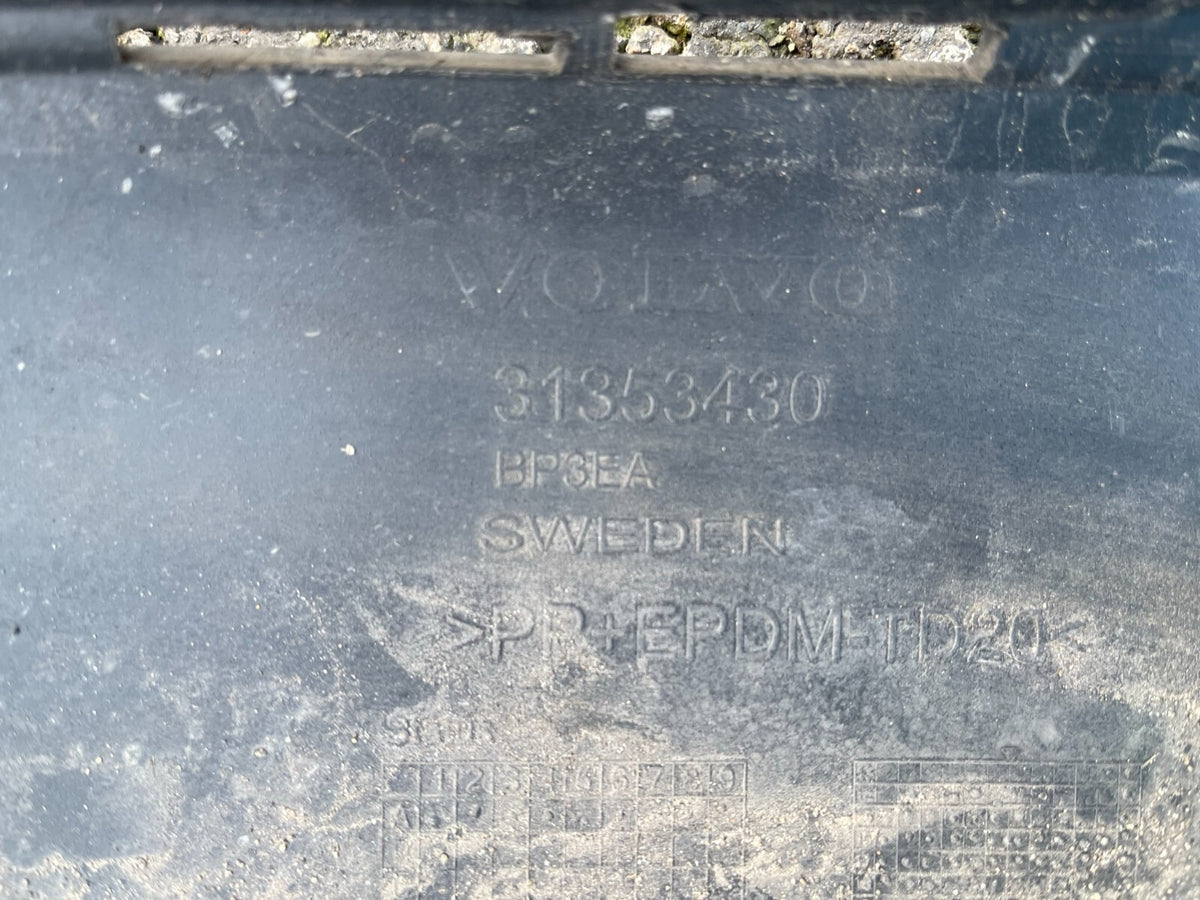 2022 VOLVO XC90 BUMPER BELAKANG ORIGINAL LUBANG SENSOR PDC 31353430