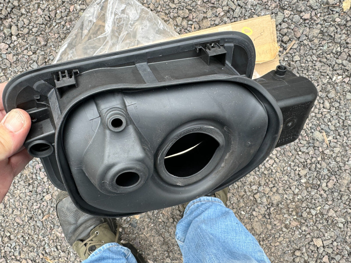 SEAT Leon 3 generation (2012-2020) Fuel Tank Flap 5F4809905 5F9809905