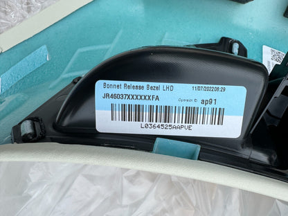 แผงบุภายใน - เสา "A" - ด้านใน สำหรับ Land Rover Range Rover 2022 ขึ้นไป LR165397
