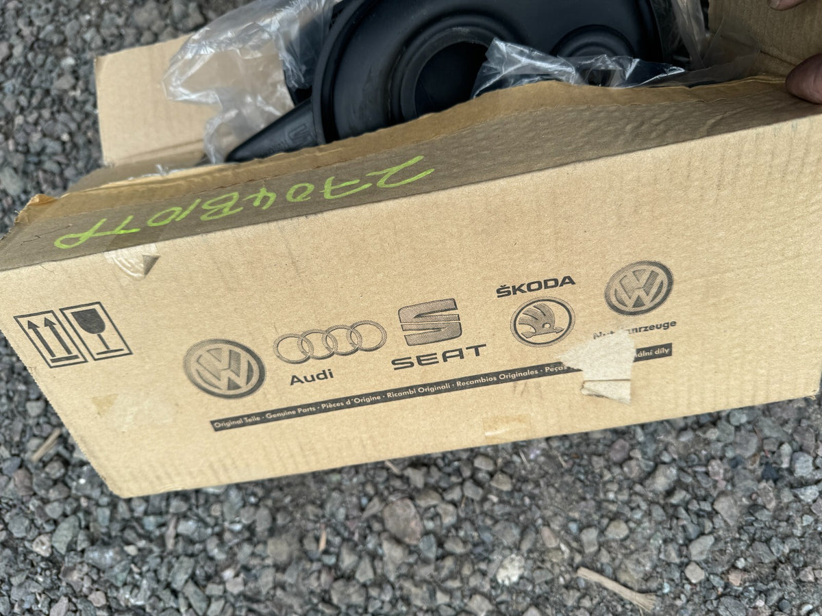 SEAT Leon 3 generation (2012-2020) Fuel Tank Flap 5F4809905 5F9809905