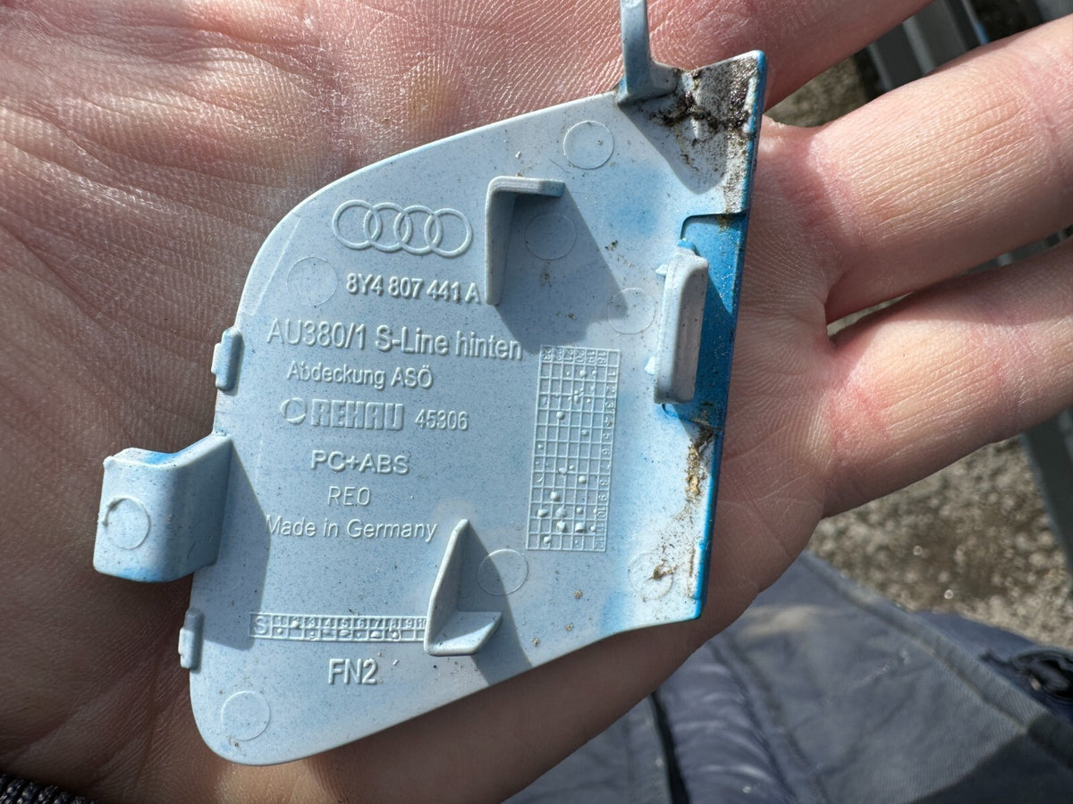 Nắp che móc kéo xe phía sau Audi A3 8Y 2023 8Y4807441A AMD121626