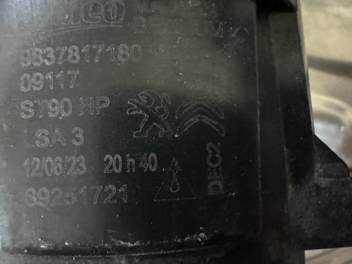 2023 Citroen C4 Picasso Berlingo DS4 Peugeot Partner Đèn sương mù cản trước 9837817180