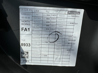 2021 RANGE ROVER SPORT L494 N/S 乘客側左前車門內襯板
