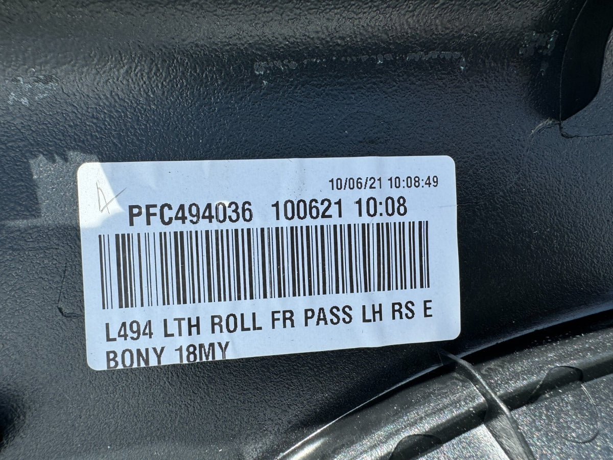 2021 RANGE ROVER SPORT L494 N/S 乘客側左前車門內襯板