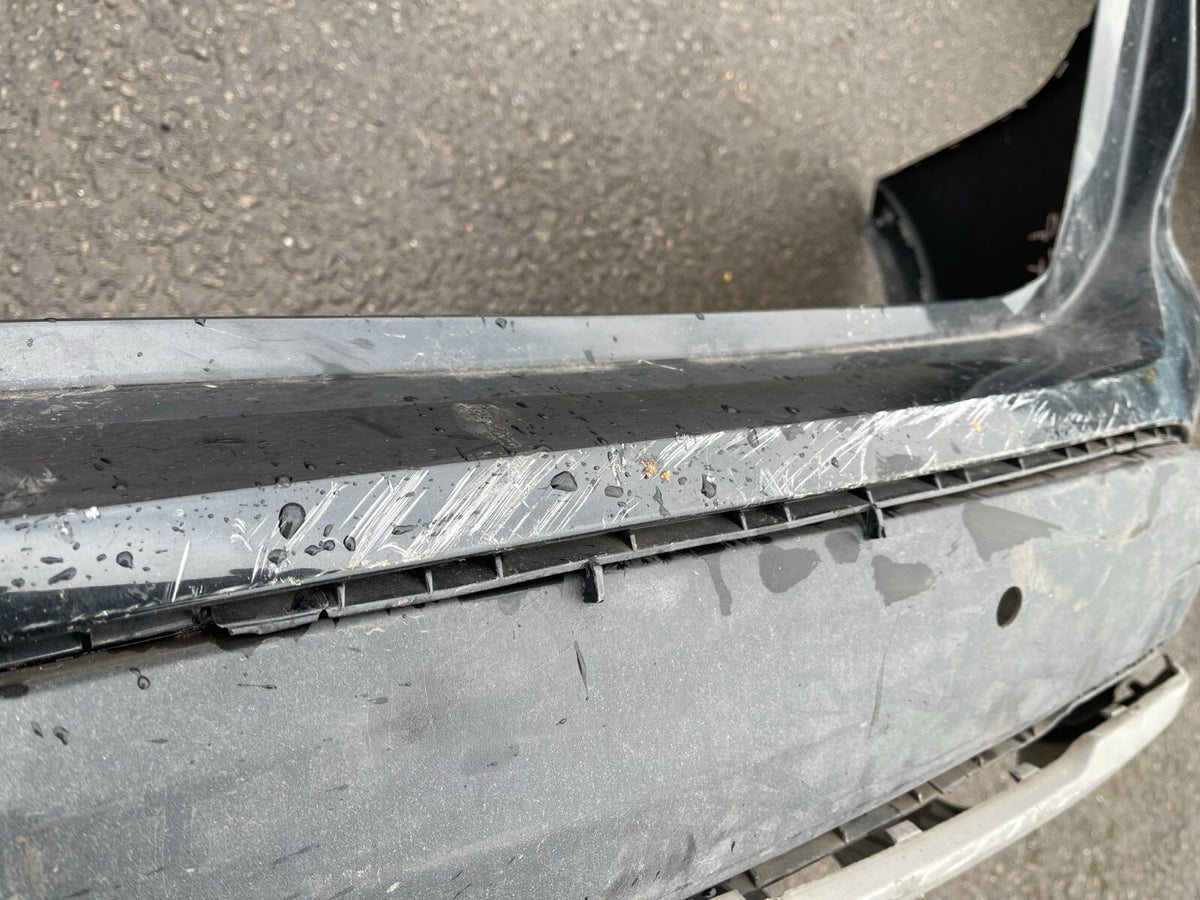 BMW X1 F48 2015-2019 BUMPER BELAKANG DENGAN DIFUSER PDC ORIGINAL 7355271